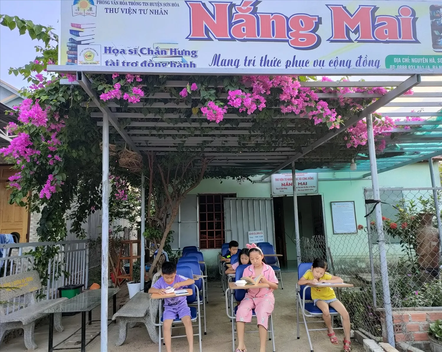 Bỏ phố về quê làm sách phục vụ cộng đồng