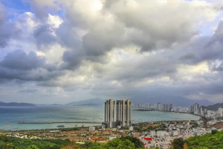 Tản mạn đêm Nha Trang – Nguyễn Thị Nga