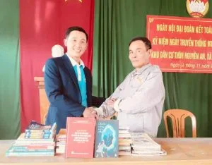 Nhóm Dự án Đam Books tặng sách Nhà Văn hóa Nguyên An