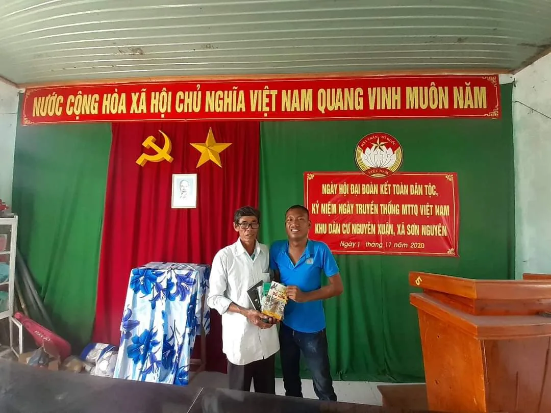 Đam Books tặng sách Nhà Văn hóa thôn Nguyên Xuân