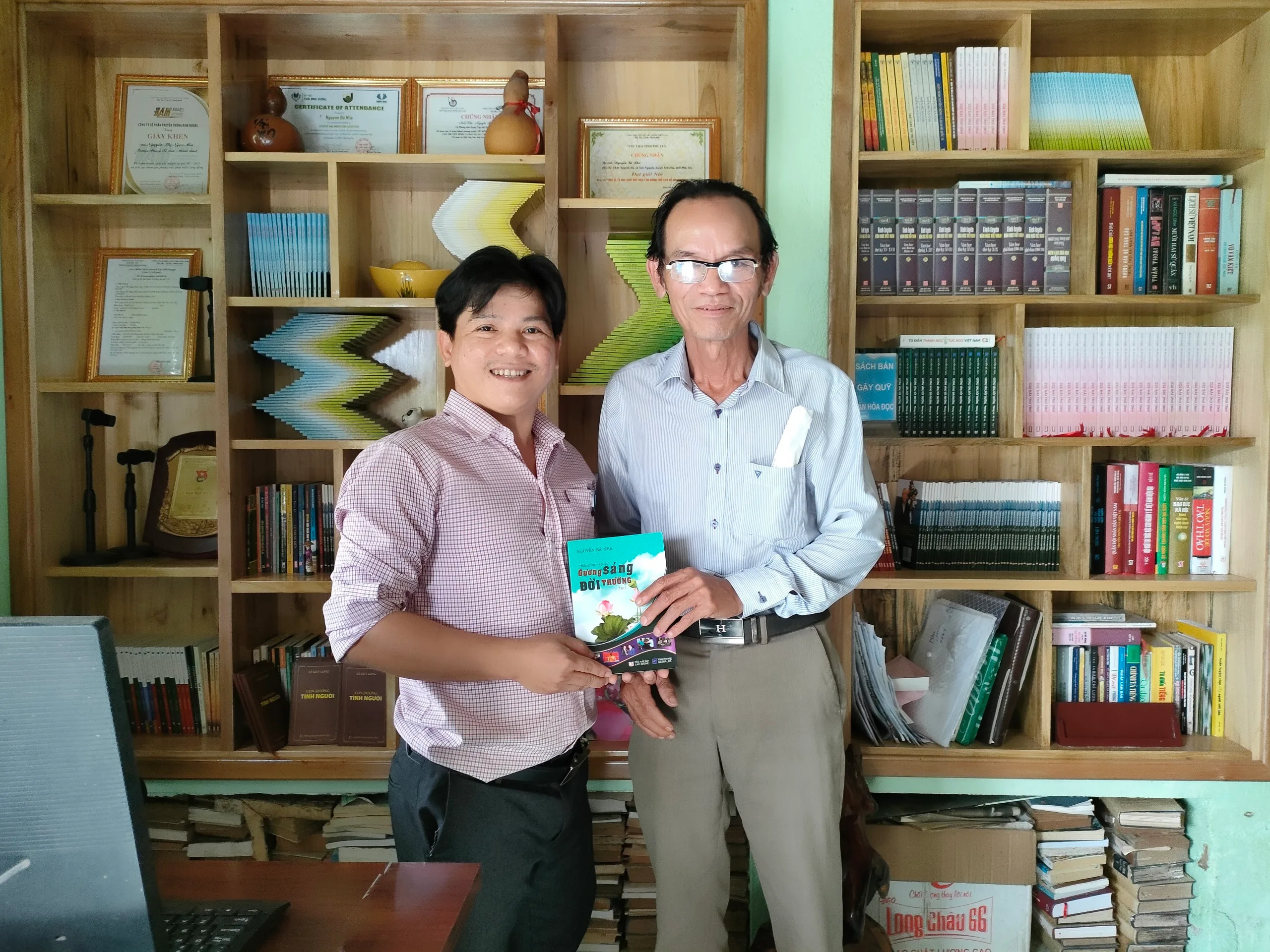 Lãnh đạo Nhà in Phú Yên đến thăm và làm việc với Đam Books Media