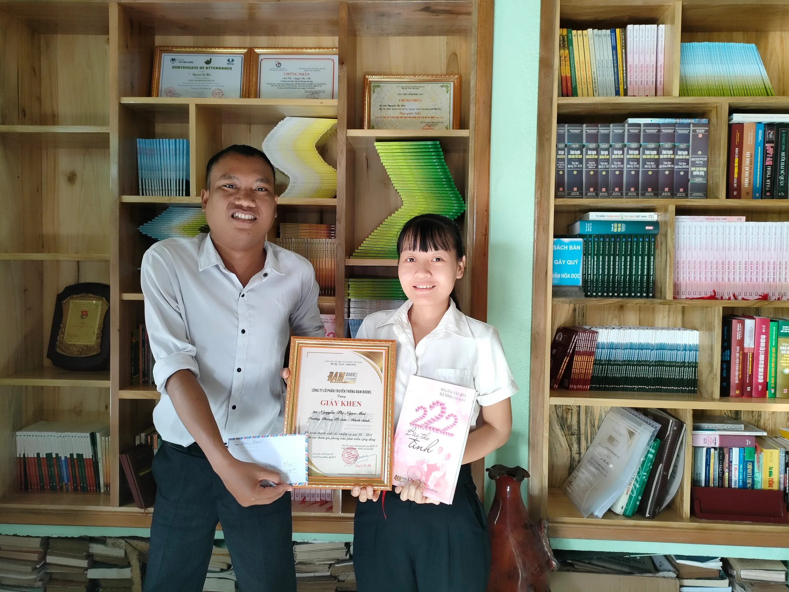Đam Books Media sơ kết quý III và  khen thưởng cán bộ, nhân viên xuất sắc