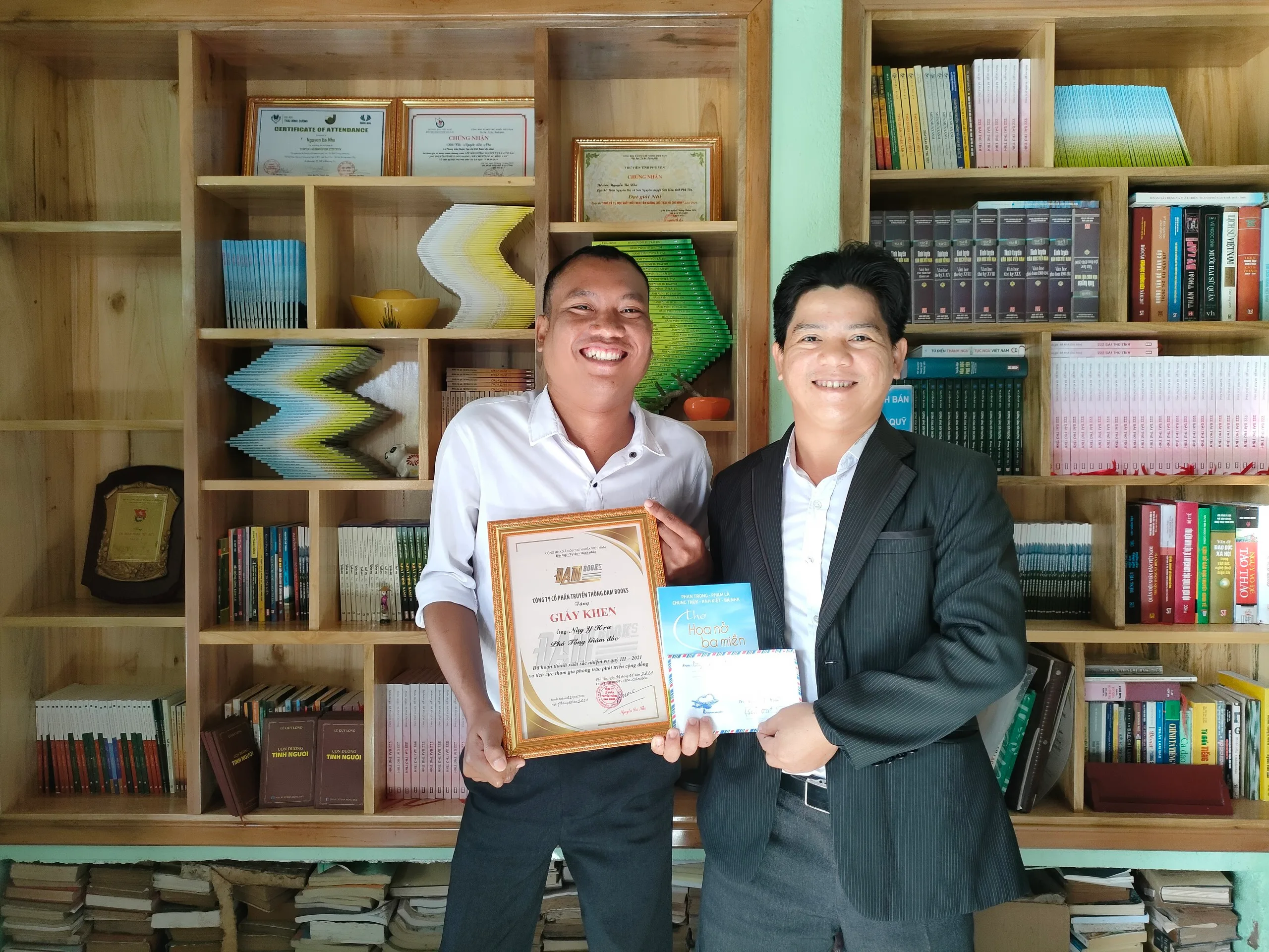 Đam Books Media sơ kết quý III và  khen thưởng cán bộ, nhân viên xuất sắc