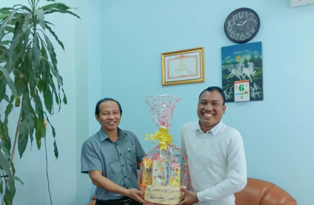 Ông Nay Y Krư thăm, chúc Tết Nhà in Phú Yên