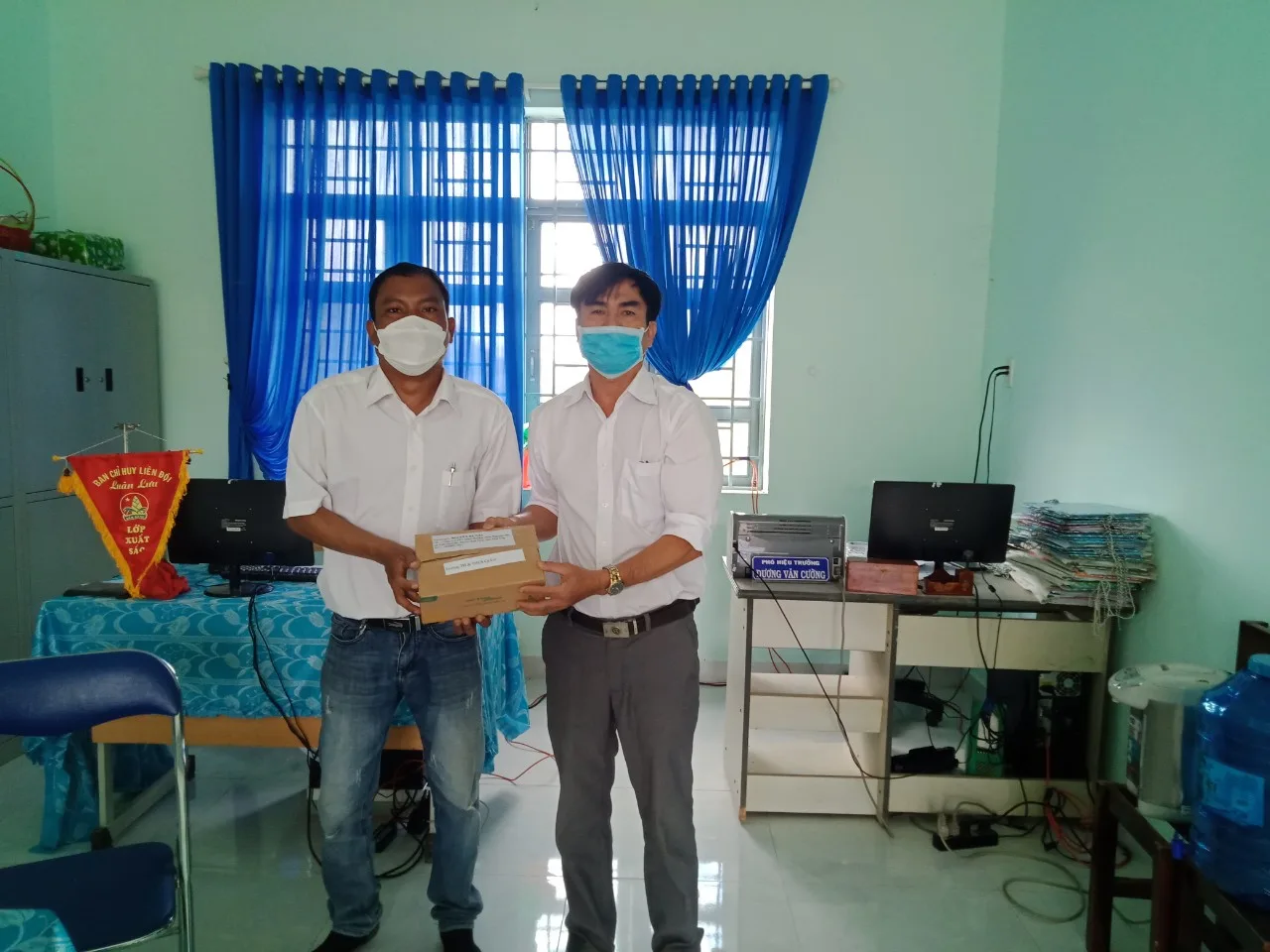 Trao “Học Bổng Miền yêu thương” tại xã Cà Lúi