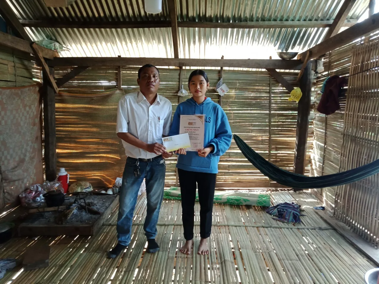 Trao “Học Bổng Miền yêu thương” tại xã Cà Lúi