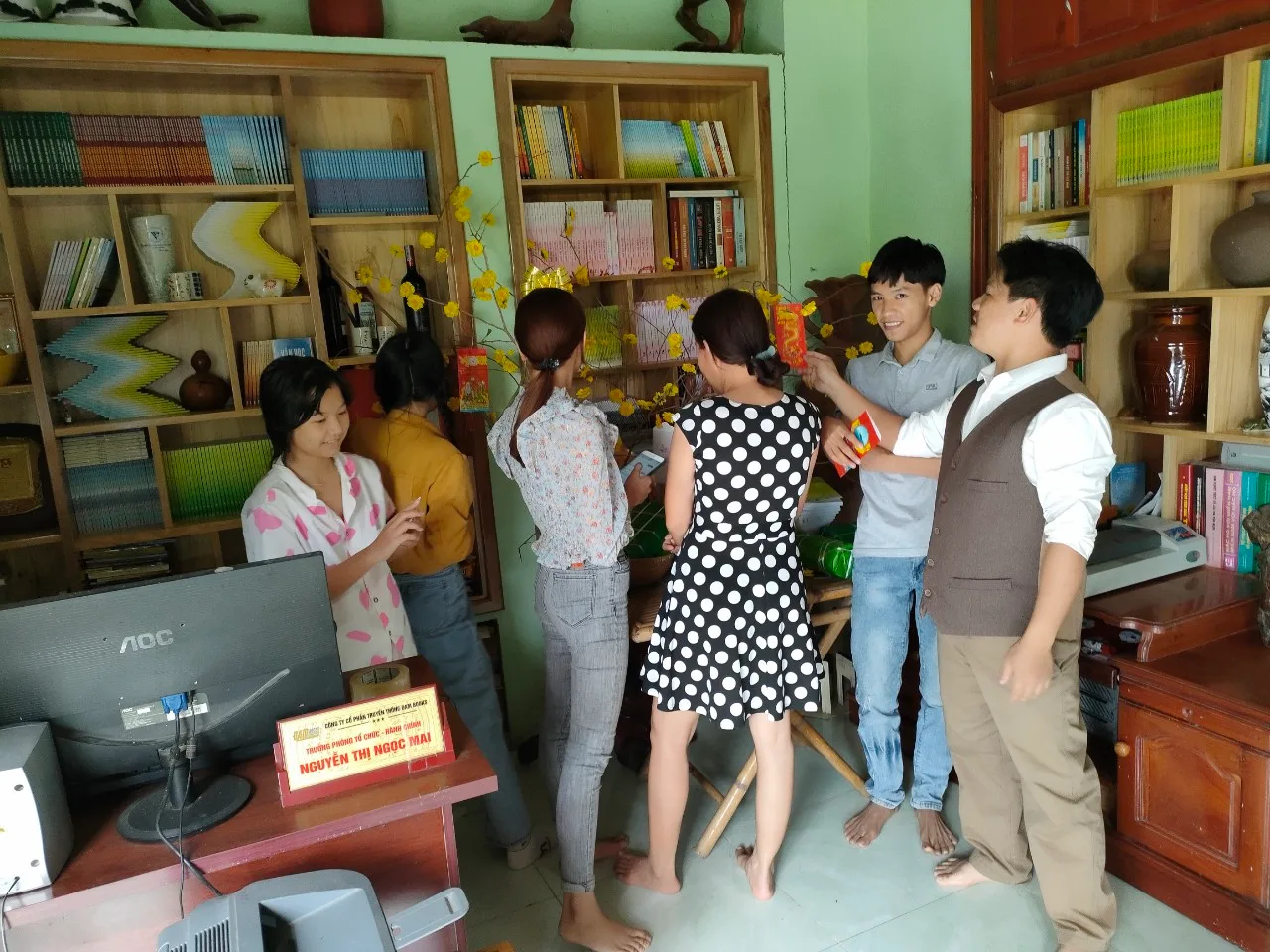 Người Đam  Books phấn khởi “Hái lộc đầu xuân”