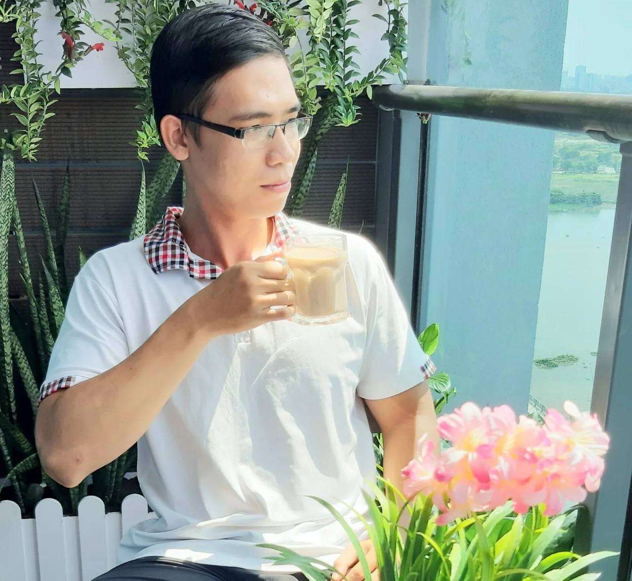 Thơ dự in “999 bài thơ tình” – Tác giả Hoàng Viễn (TP. Hồ Chí Minh)