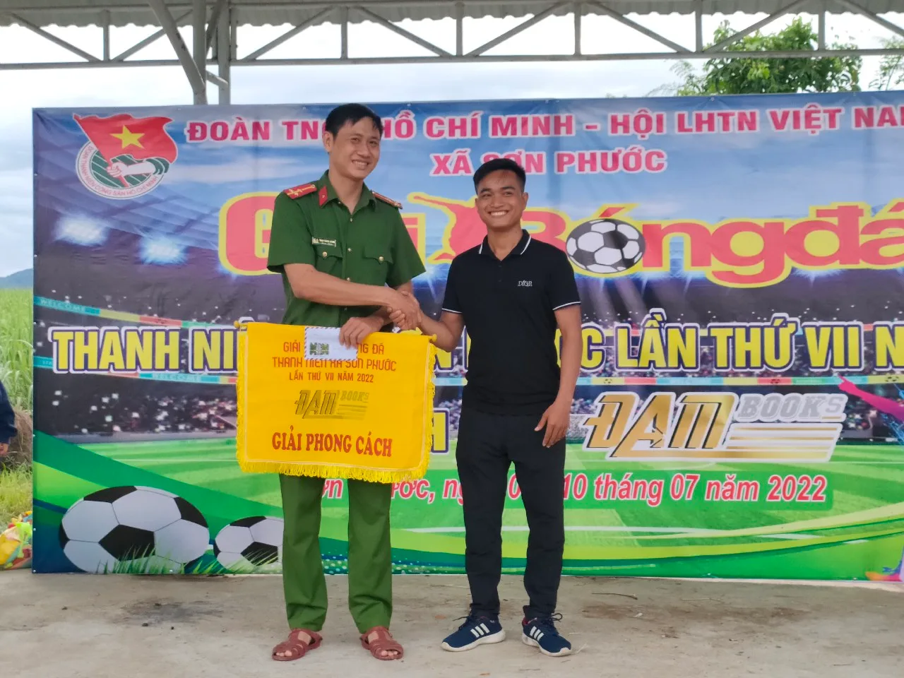 Trao giải Vô địch Giải bóng đá Sơn Phước – CÚP ĐAM BOOKS