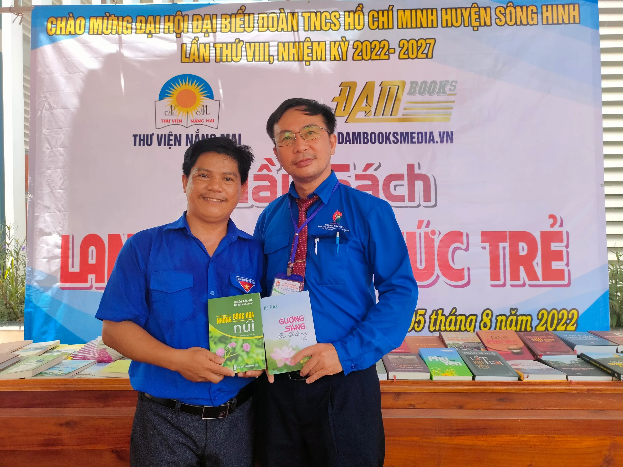 Quầy sách “Lan tỏa tri thức trẻ” chào mừng Đại hội Đoàn huyện Sông Hinh