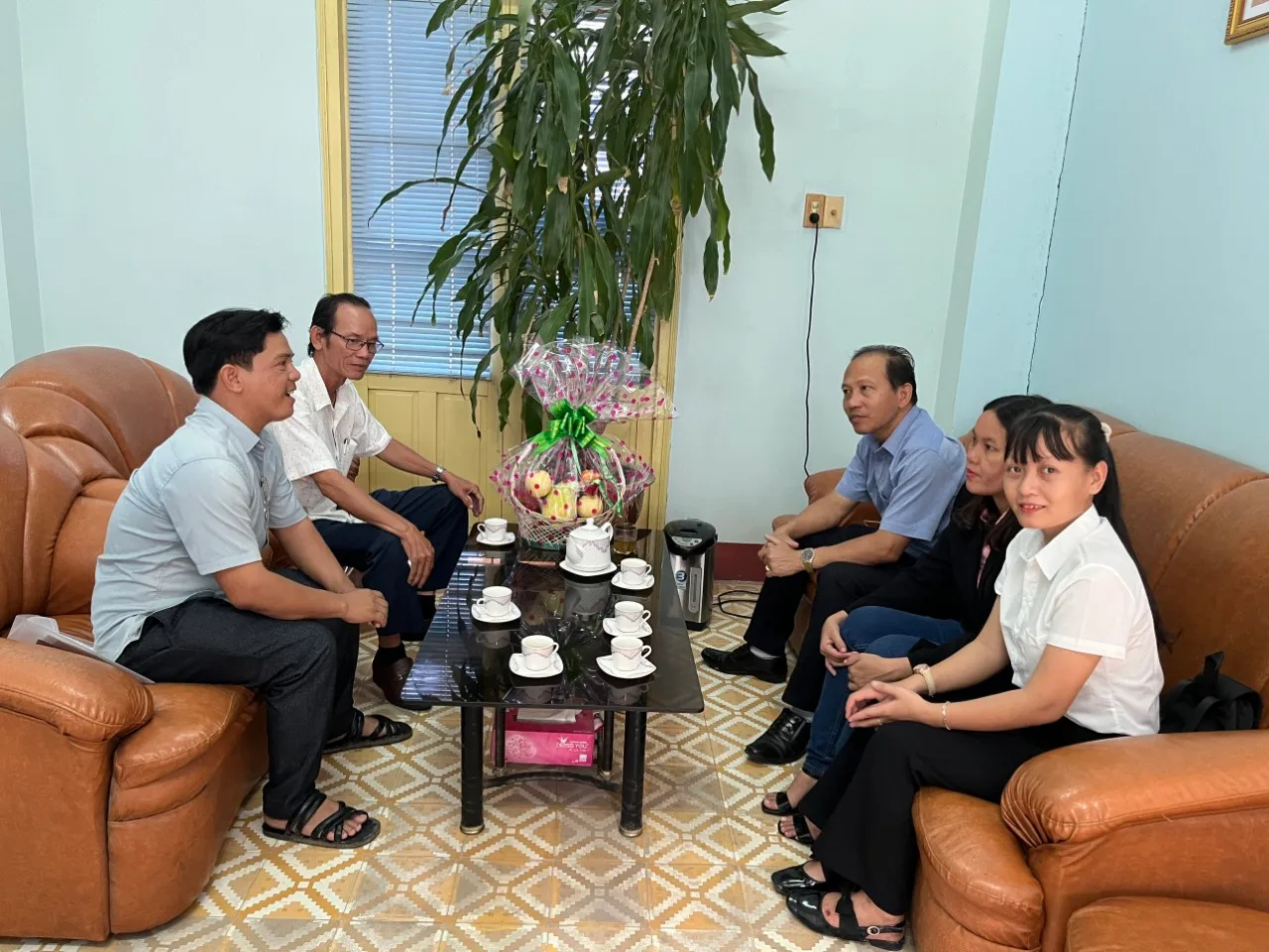 Chủ tịch Đam Books thăm Nhà in Phú Yên