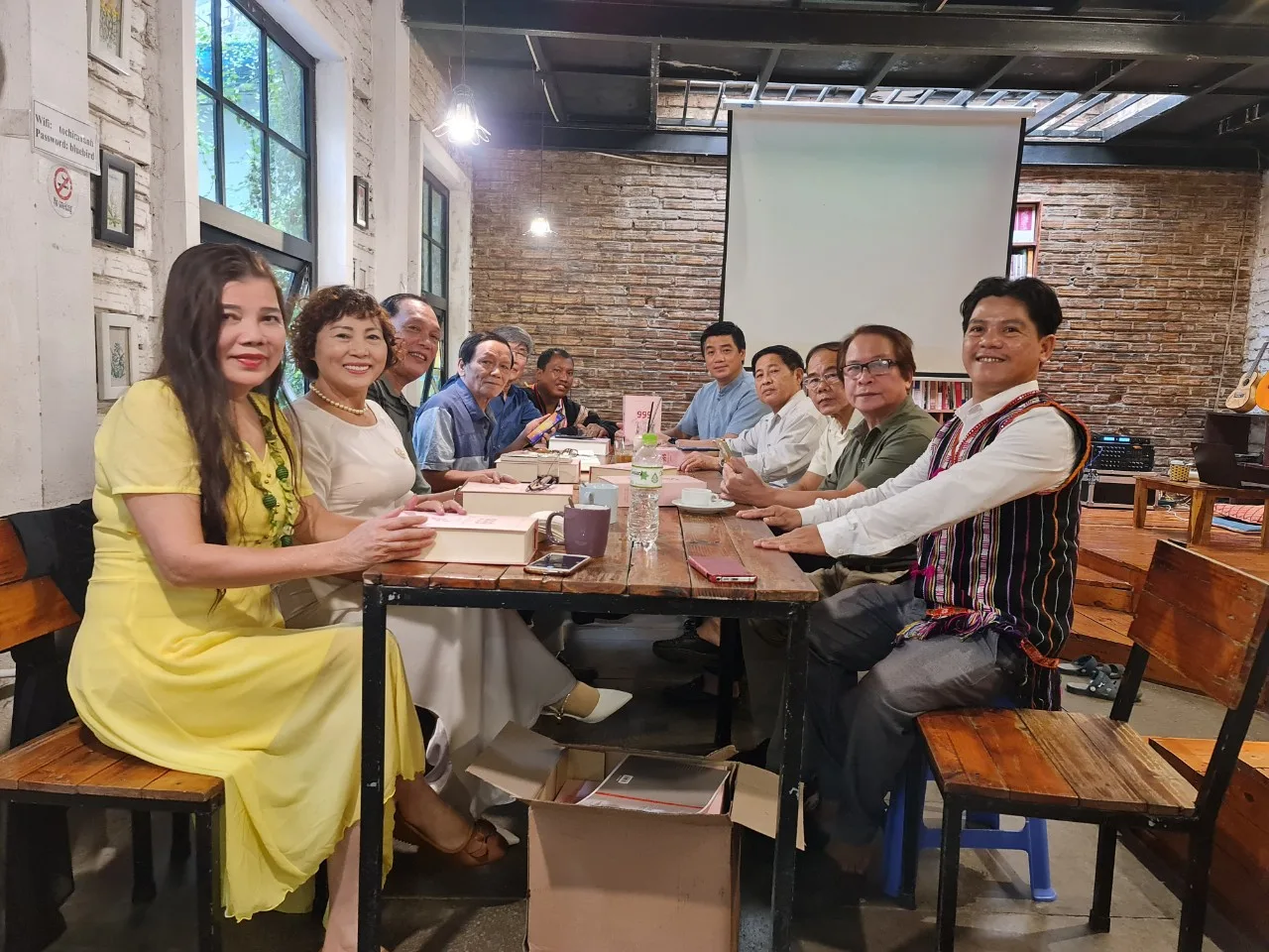“999 bài thơ tình” ra mắt mừng Ngày Phụ nữ Việt Nam 20/10