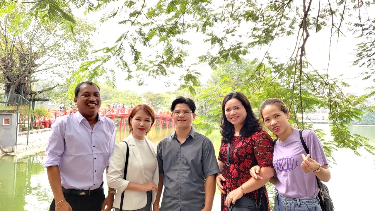 Ra mắt tập thơ “Hà Nội trái tim hồng” tại Thủ đô