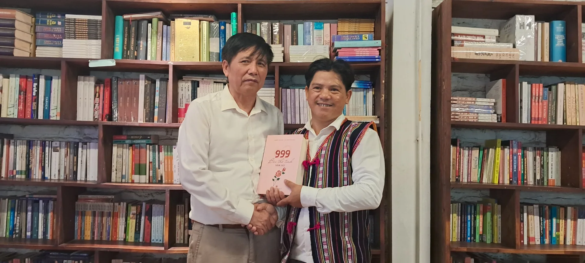 “999 bài thơ tình” ra mắt mừng Ngày Phụ nữ Việt Nam 20/10