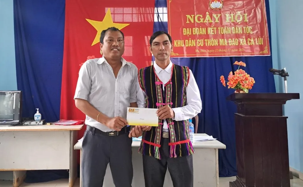 Đam Books trao quà, tiền trị giá 5.500.000đ cho các khu dân cư