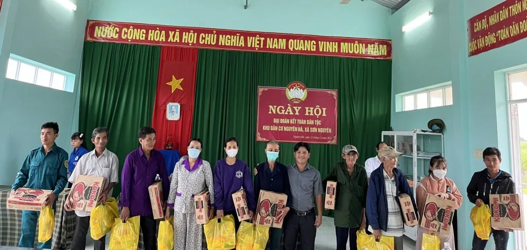 Đam Books trao quà, tiền trị giá 5.500.000đ cho các khu dân cư