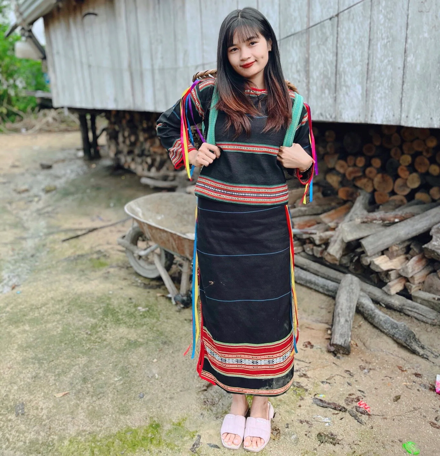 Cô gái Chăm H’roi – Thơ Lưu Giang
