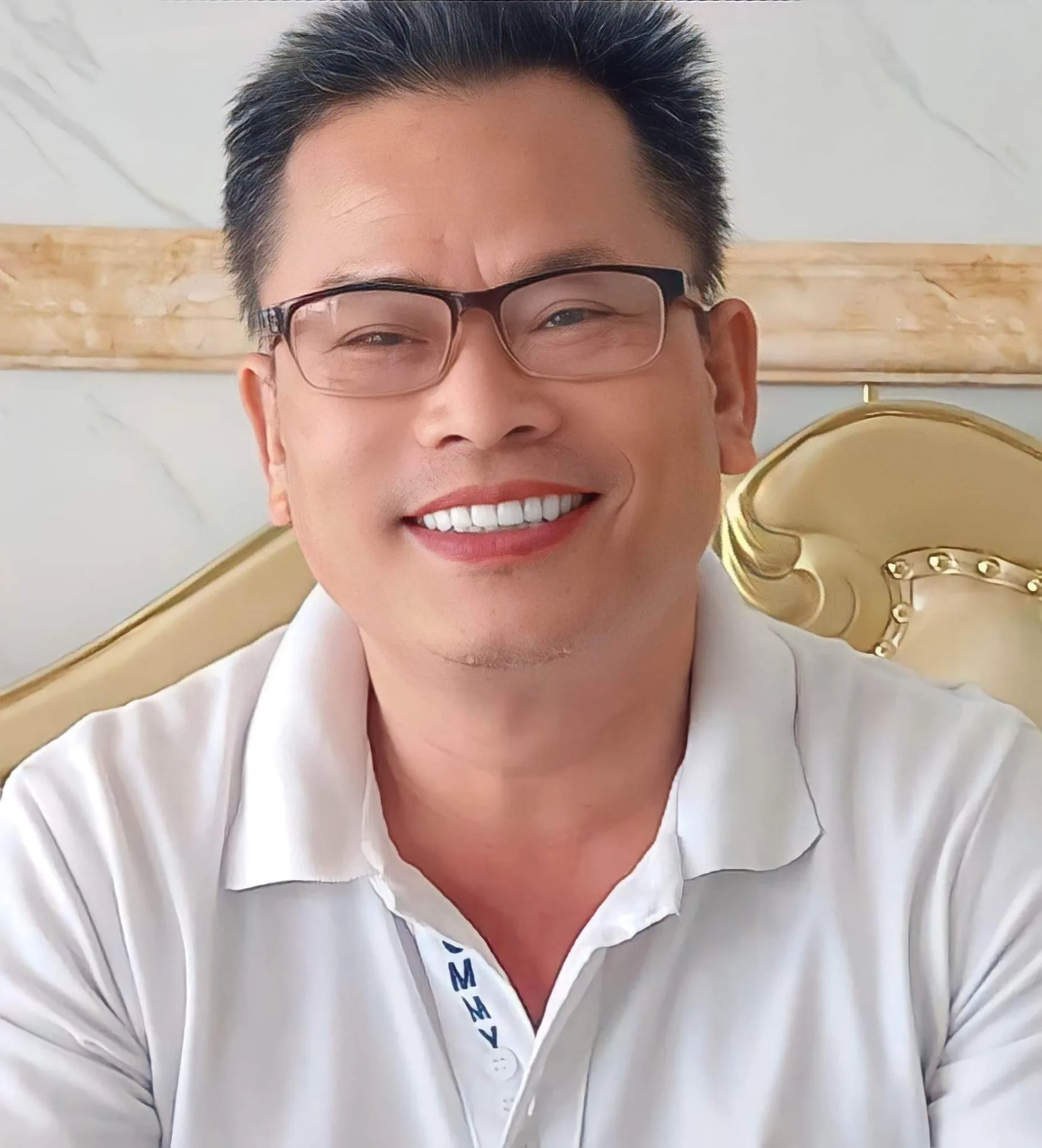 Hoa hồng trắng tặng mẹ Mùng Tám tháng Ba – Thơ Tĩnh Lặng