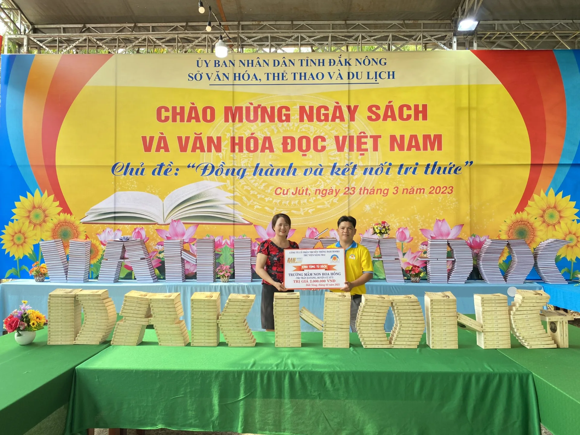 Đam Books tặng sách Thư viện tỉnh Đắk Nông