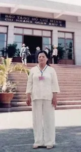 Hoa hồng trắng tặng mẹ Mùng Tám tháng Ba – Thơ Tĩnh Lặng