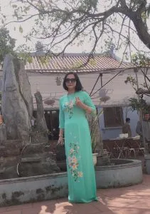 Tà áo em bay – Thơ Cô Đỏ Quán