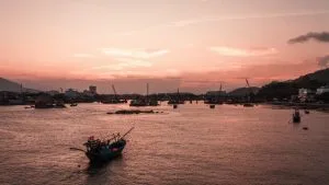 Khoảng lặng – Thơ Bá Nha
