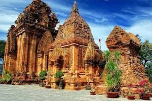 Chùm thơ về tháp cổ Chăm Pa – Nguyễn Đức Bá (Quảng Nam)