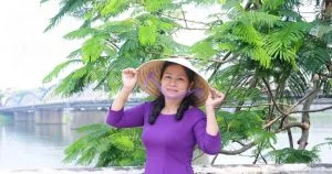 Tự tình chiếc nón – Thơ Lê Hoàng Phương