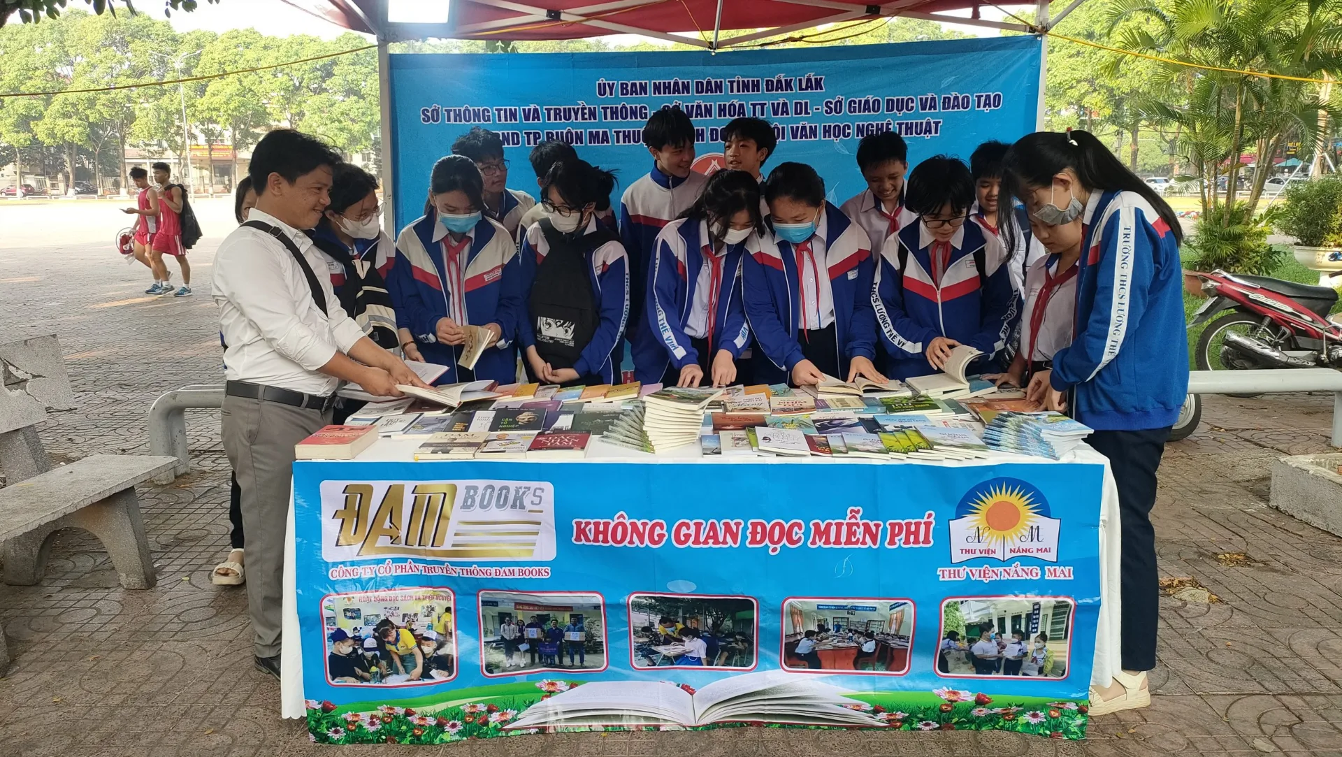 Đam Books tặng tủ sách ở Đắk Lắk