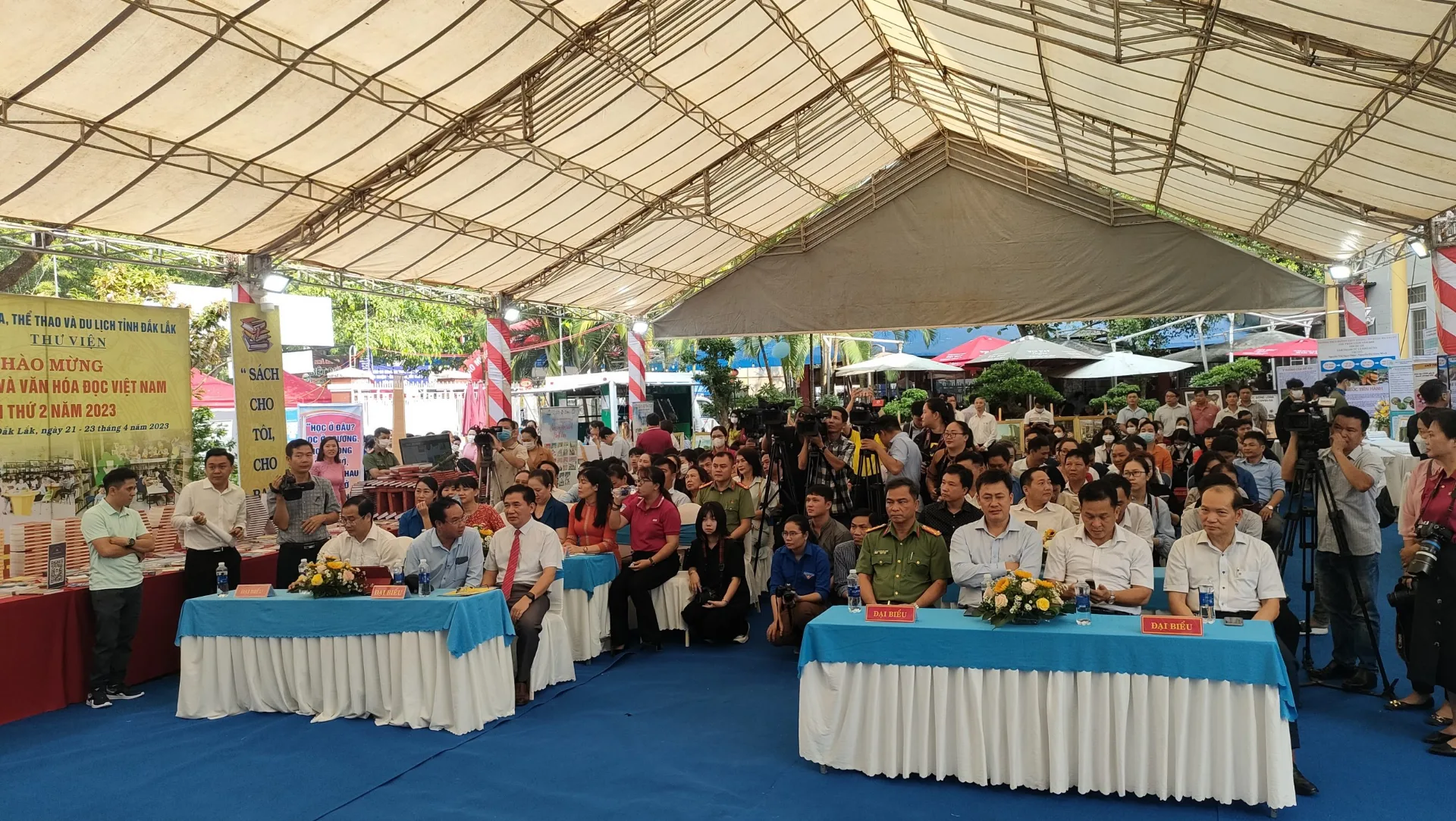 Đam Books tặng tủ sách ở Đắk Lắk