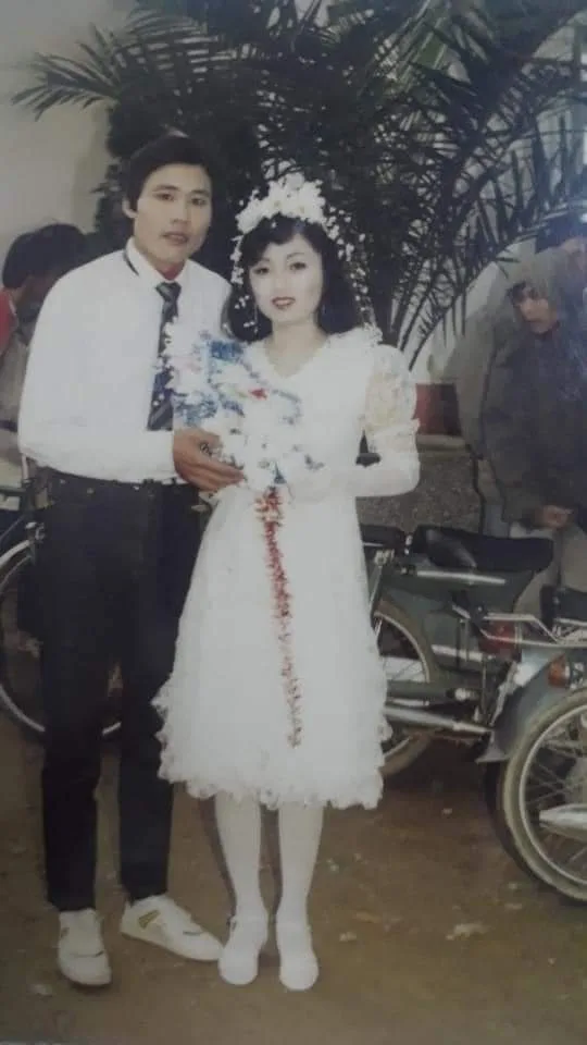 Ái Quê: Anh trao quà em hát (thơ)