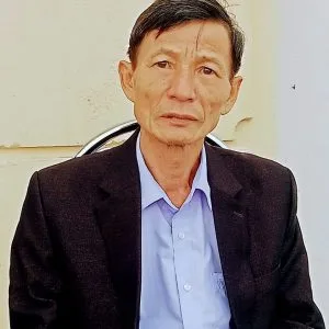 Con về cạnh mẹ tháng Tư – Thơ Hữu Hoa