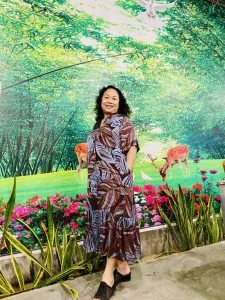 Câu chuyện khóm hồng – Thơ Xuân Nương