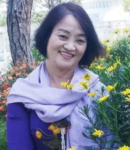 Quê giờ ngõ héo ngõ tươi – Thơ Lê Phương Liên