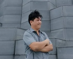 Vệt sáng trong đêm thâu – Thơ Bá Nha