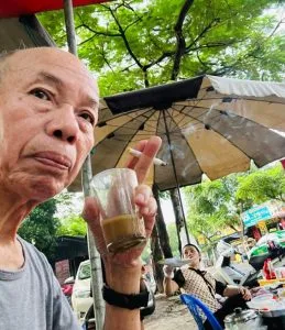 Cà phê xoay – Thơ Phan Huy Hùng