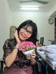 Phụ nữ là số 1 – Thơ Phương Lý