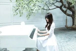 Nâng một phím đàn – Thơ Lưu Giang