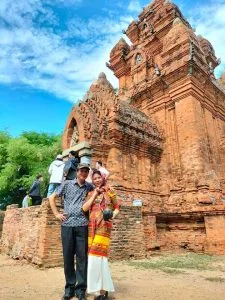 Qua miền Tháp Cổ – Thơ Phạm Tý