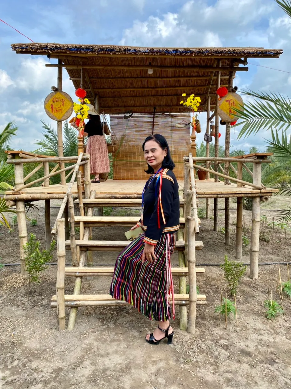Trà Thị Huế – MS002: Bình chọn thơ tình bốn dòng 2024