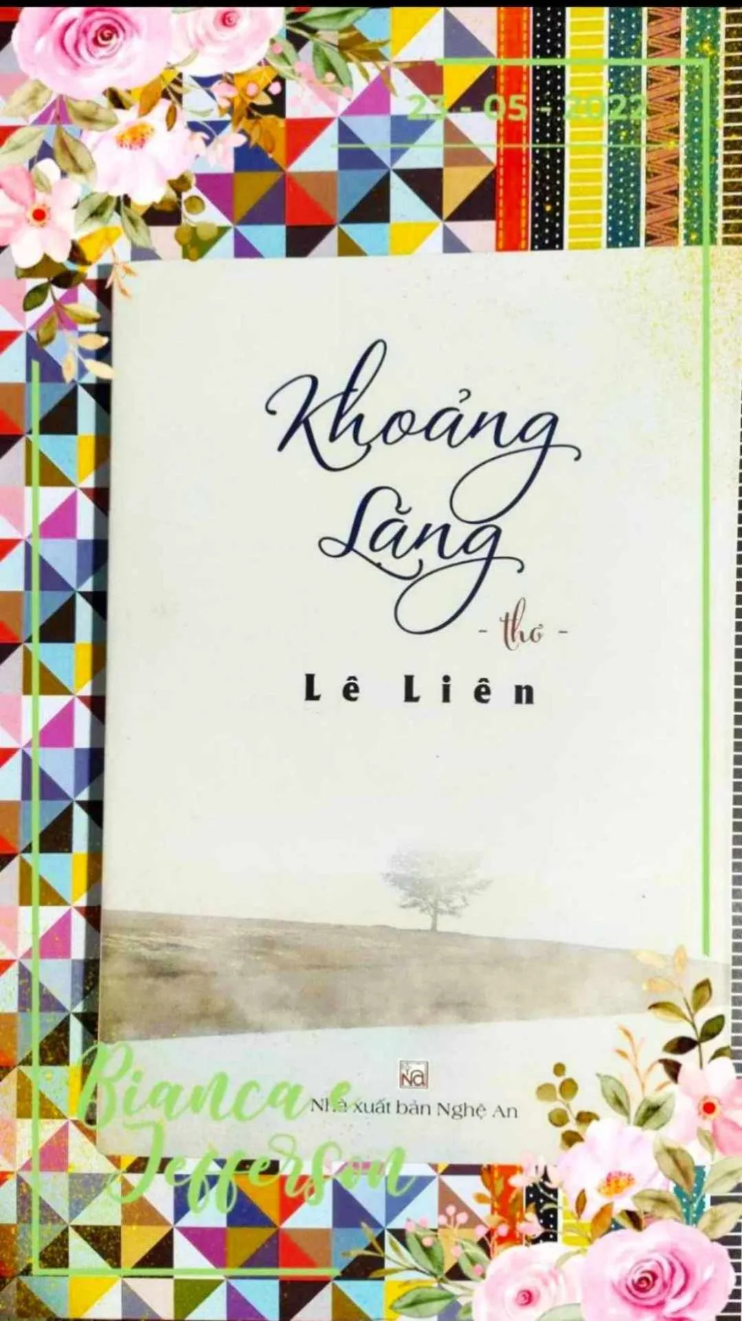 Khoảng lặng trong không gian thơ Lê Liên
