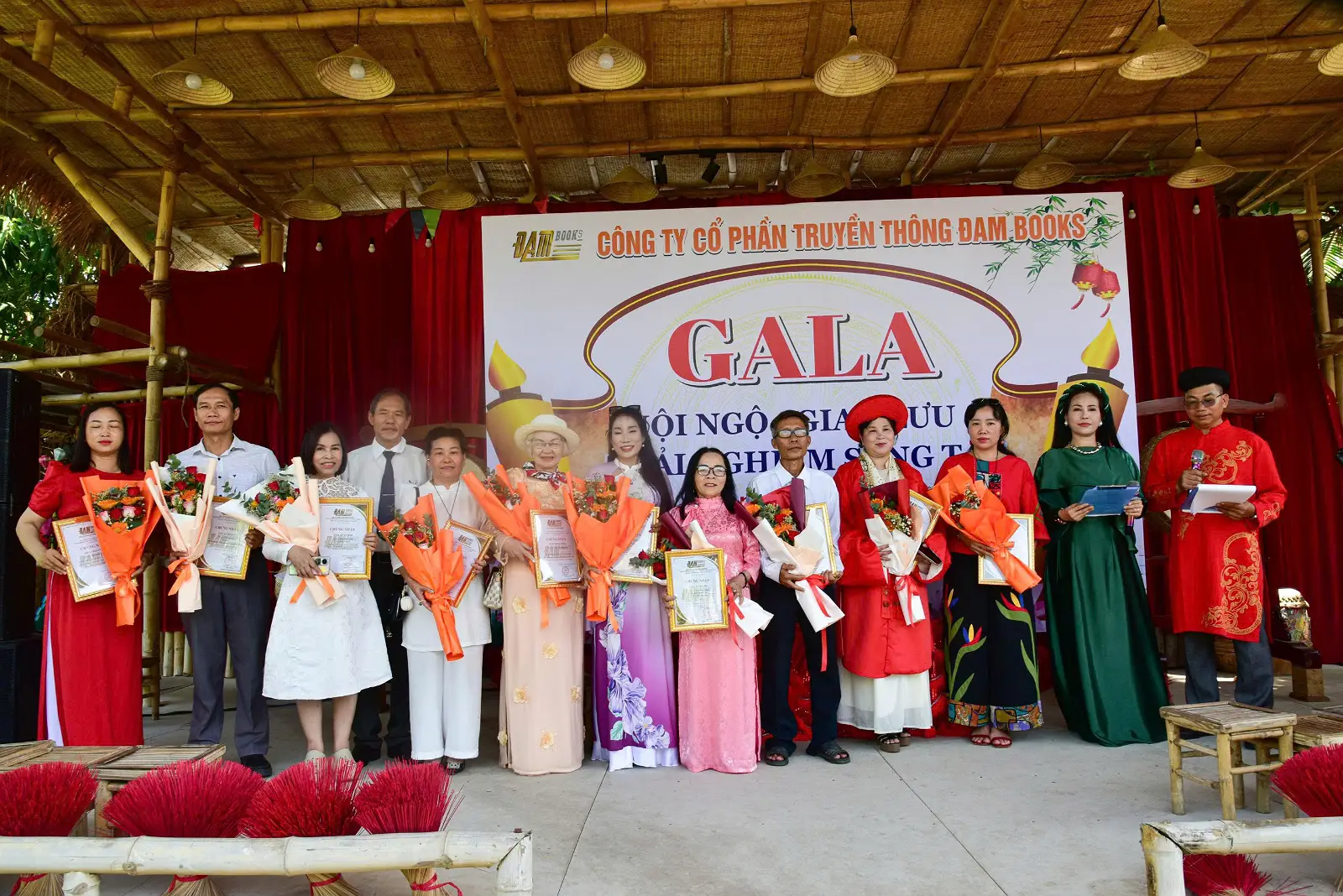 Đam Books tổ chức: Gala “Hội ngộ thi nhân” tại Nha Trang Xưa