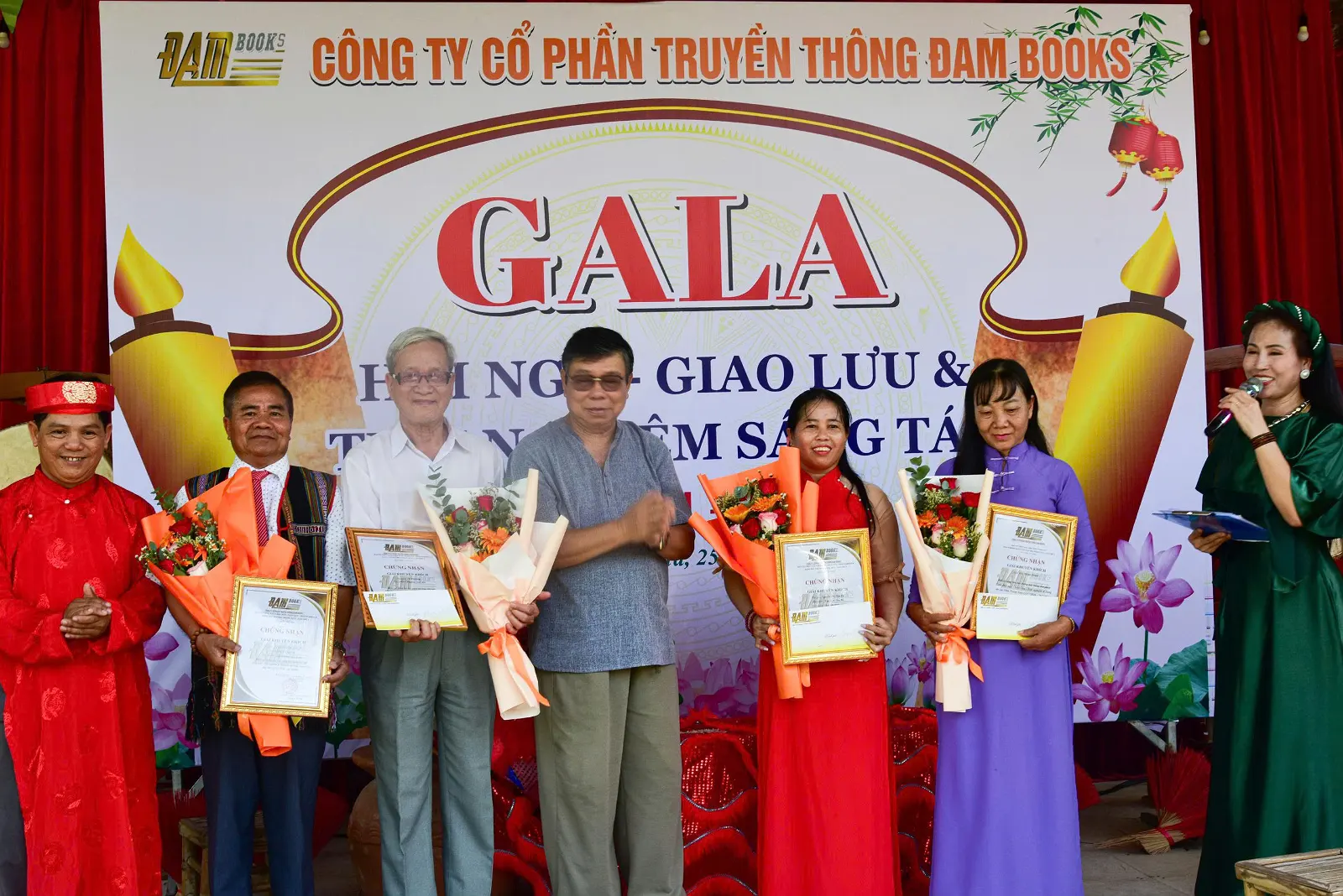 Đam Books tổ chức: Gala “Hội ngộ thi nhân” tại Nha Trang Xưa
