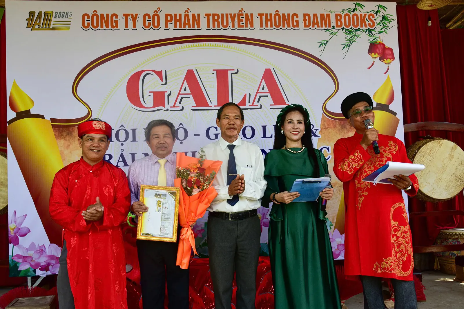 Đam Books tổ chức: Gala “Hội ngộ thi nhân” tại Nha Trang Xưa